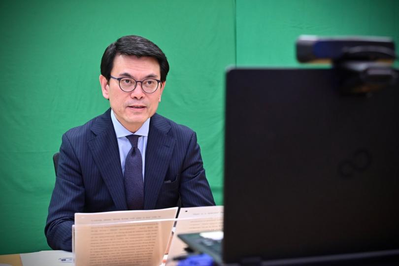 推介香港: 邱騰華在網上研討會向印度商界介紹香港營商優勢。 推介香港: 邱騰華在網上研討會向印度商界介紹香港營商優勢。