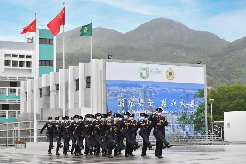 愛國情懷: 海關人員日後須於各慶典儀式、結業會操和其他身穿制服的場合採用中式步操禮儀。 愛國情懷: 海關人員日後須於各慶典儀式、結業會操和其他身穿制服的場合採用中式步操禮儀。
