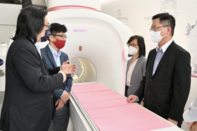 薛永恒視察醫療用品製造中心 薛永恒視察醫療用品製造中心