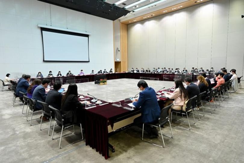 特首主持扶貧委員會會議 特首主持扶貧委員會會議