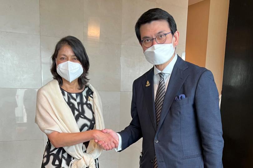 加強貿易:  邱騰華（右）與秘魯外貿副部長Ana Cecilia Gervasi會面，雙方同意就締結自由貿易協定展開探索性磋商。