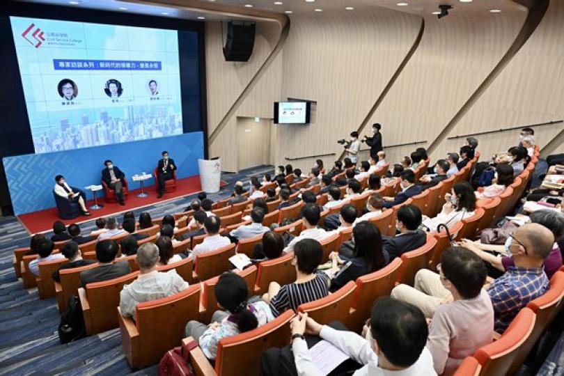 約百公務員出席專家系列座談會 約百公務員出席專家系列座談會