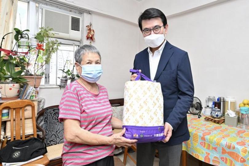 邱騰華探訪中西區家庭 邱騰華探訪中西區家庭