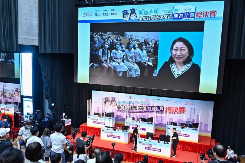 認識法治:  鄭若驊以視像形式為比賽致辭，讚賞參賽學生的優秀表現。