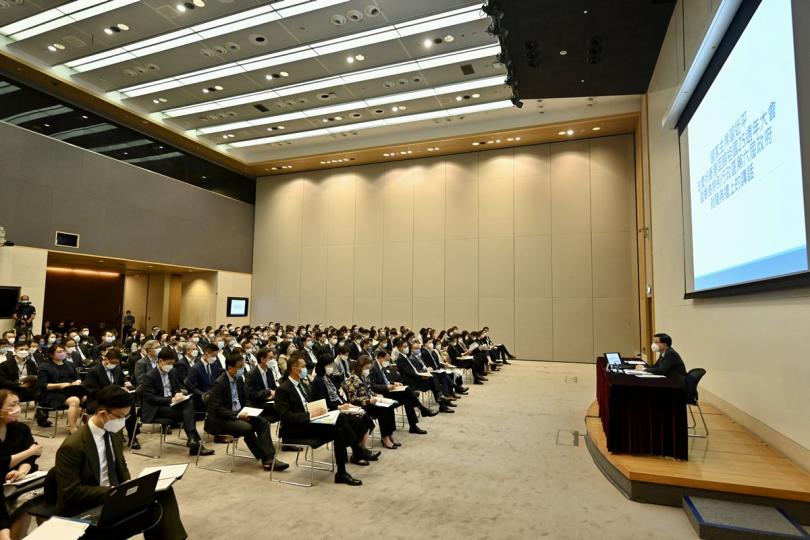 言簡意賅:  李家超主講第二場「國家主席重要講話精神」座談會。