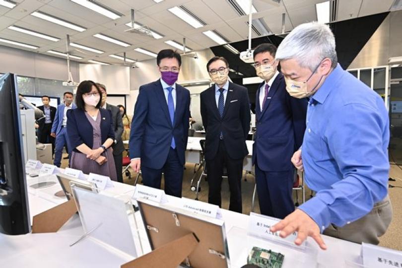 孫東訪兩研發中心 孫東訪兩研發中心