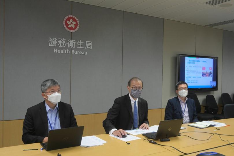 言簡意賅: 盧寵茂(中)在座談會分享國家主席習近平重要講話的精神。 言簡意賅: 盧寵茂(中)在座談會分享國家主席習近平重要講話的精神。