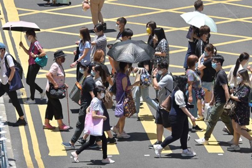 八千八人染疫 四歲童不治 八千八人染疫 四歲童不治