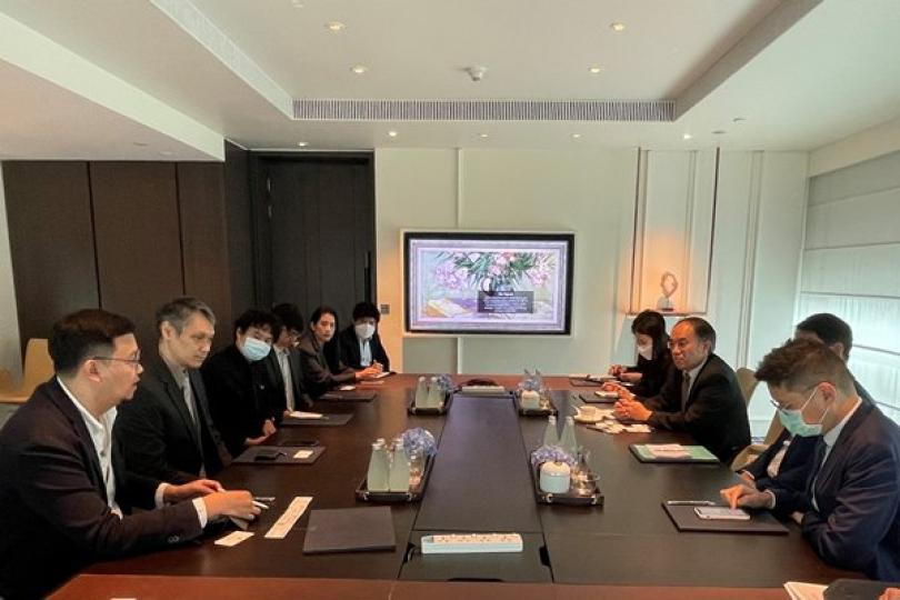 推廣優勢:  許正宇（右三）訪問泰國期間與泰國風險投資協會代表會面。