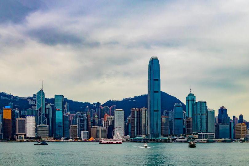 【港聞焦點】下周初溫暖 周四急降至14度|WhatsApp又出事 300萬港用戶被出賣|機場三跑啟用 AI控制中心曝光 【港聞焦點】下周初溫暖 周四急降至14度|WhatsApp又出事 300萬港用戶被出賣|機場三跑啟用 AI控制中心曝光