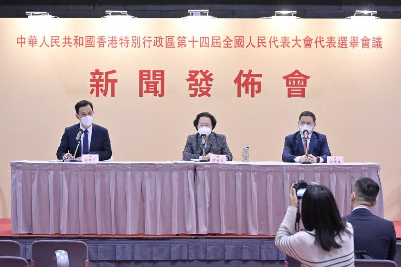 提名在即:  譚惠珠（中）表示，主席團確認選舉提名期本月23日展開，同月30日結束。