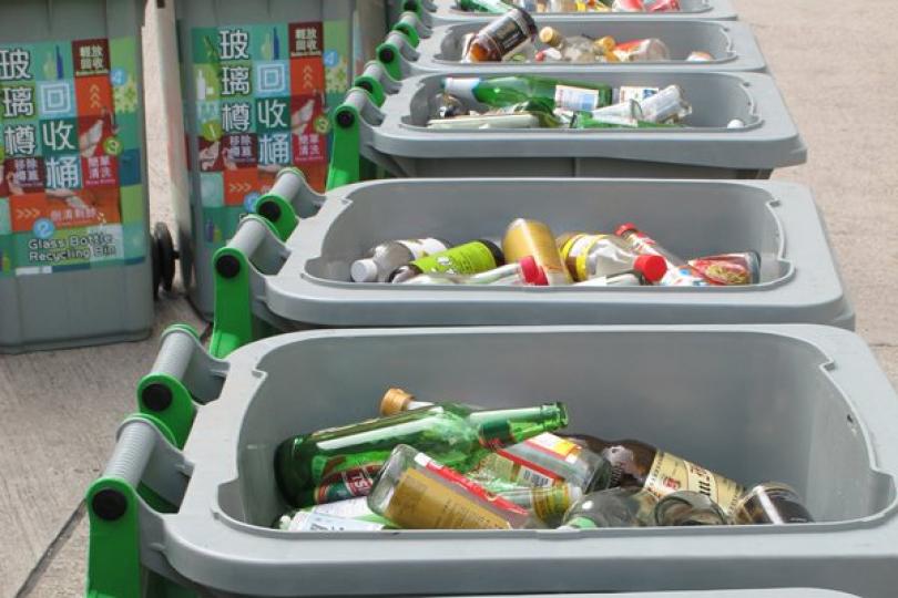 玻璃樽飲品供應商須向環保署登記 玻璃樽飲品供應商須向環保署登記