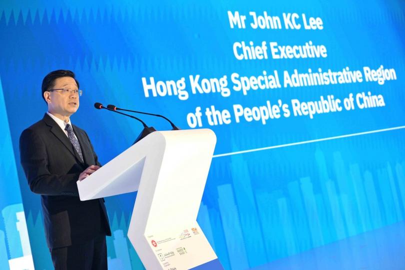 爭取商機:  李家超在沙特阿拉伯與香港投資論壇暨新春晚宴發表講話。
