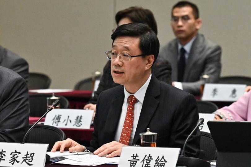 積極參與:  李家超在會議上作開場發言。