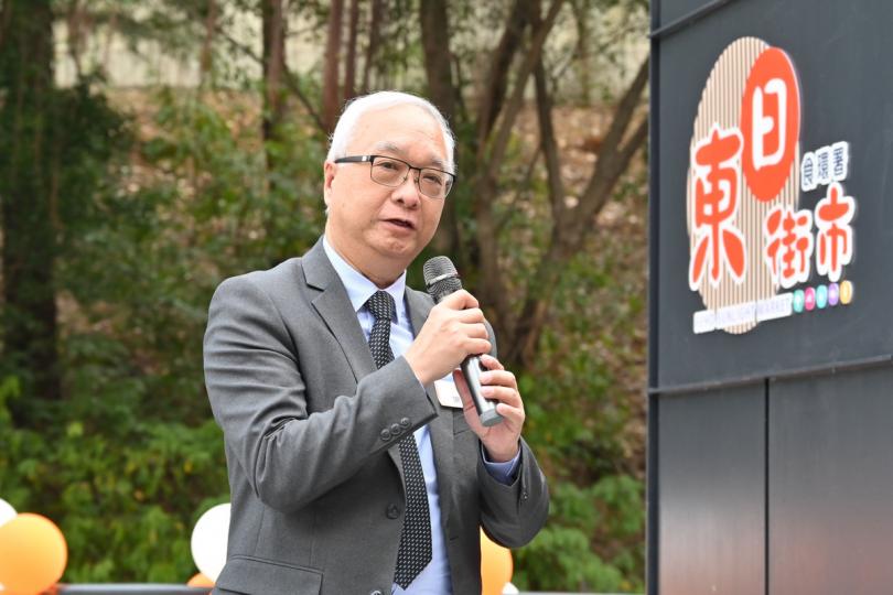 以民為本:  謝展寰在東日街市開幕禮致辭。