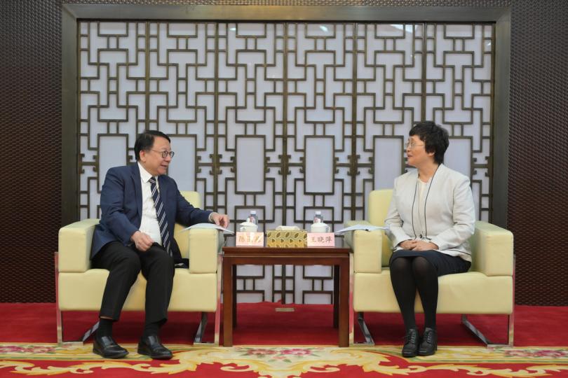 社保議題:  陳國基（左）會晤王曉萍。