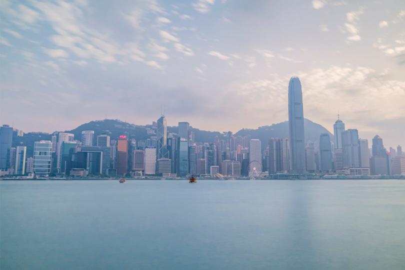 【港聞焦點】網上騙案兩年急升近9000宗 | 店舖阻街罰則擬兩級制 | 未來兩三日持續酷熱 局部地區達36度 【港聞焦點】網上騙案兩年急升近9000宗 | 店舖阻街罰則擬兩級制 | 未來兩三日持續酷熱 局部地區達36度