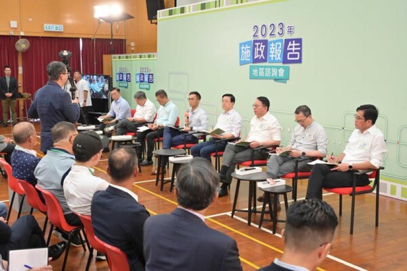 李家超:政府重視市民意見 李家超:政府重視市民意見