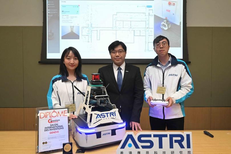 先進技術:  香港應用科技研究院在創新科技嘉年華2023新聞界預覽展示其研發項目5G雲端機械人系統。