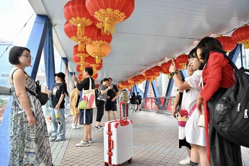 黃金周約110萬人次內地旅客訪港 黃金周約110萬人次內地旅客訪港