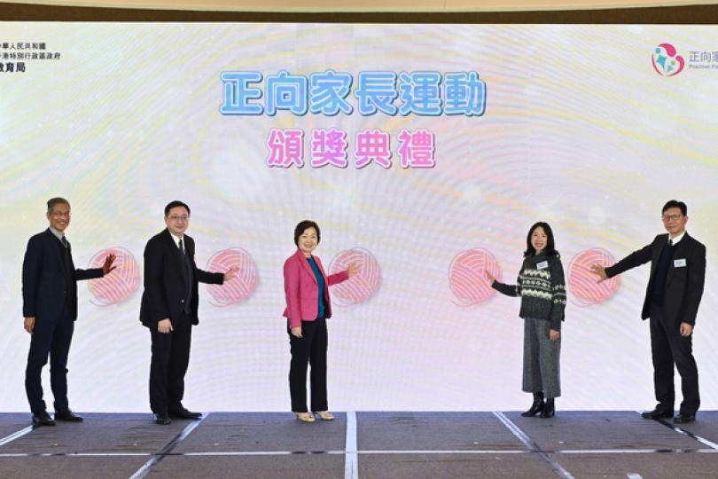 親子鉤織活動 為長者添溫暖 親子鉤織活動 為長者添溫暖