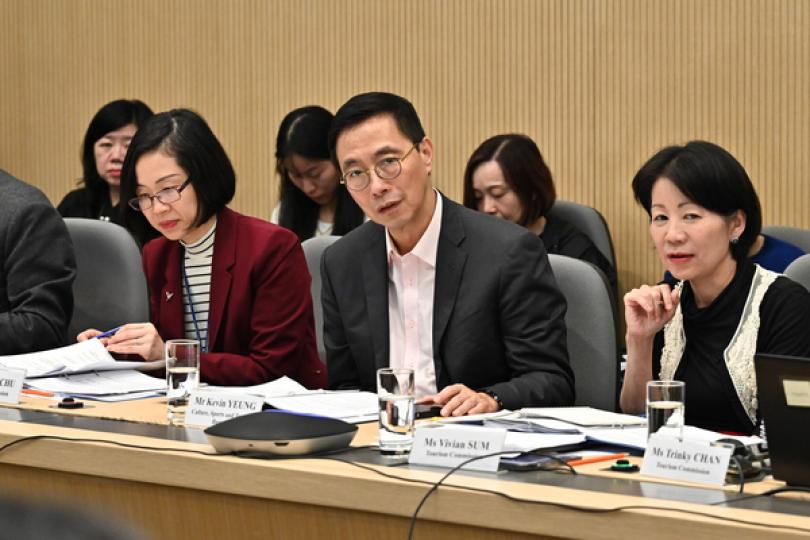 密切留意黃金周旅客訪港情況 密切留意黃金周旅客訪港情況