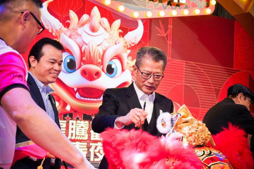 陳茂波料龍年整體市況穩中向好 陳茂波料龍年整體市況穩中向好