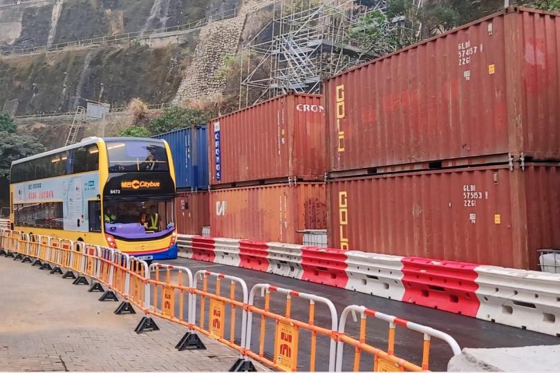 道路重開: 耀興道一條西行線3月23日重開。此前,路政署已安排巴士試行。 道路重開: 耀興道一條西行線3月23日重開。此前,路政署已安排巴士試行。