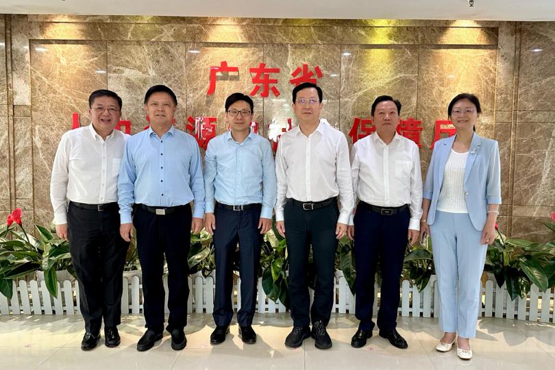 延攬人才: 孫玉菡(左三)到訪廣州,拜會廣東省人力資源和社會保障廳廳長杜敏琪(右三),就招攬人才政策措施交換意見。 延攬人才: 孫玉菡(左三)到訪廣州,拜會廣東省人力資源和社會保障廳廳長杜敏琪(右三),就招攬人才政策措施交換意見。