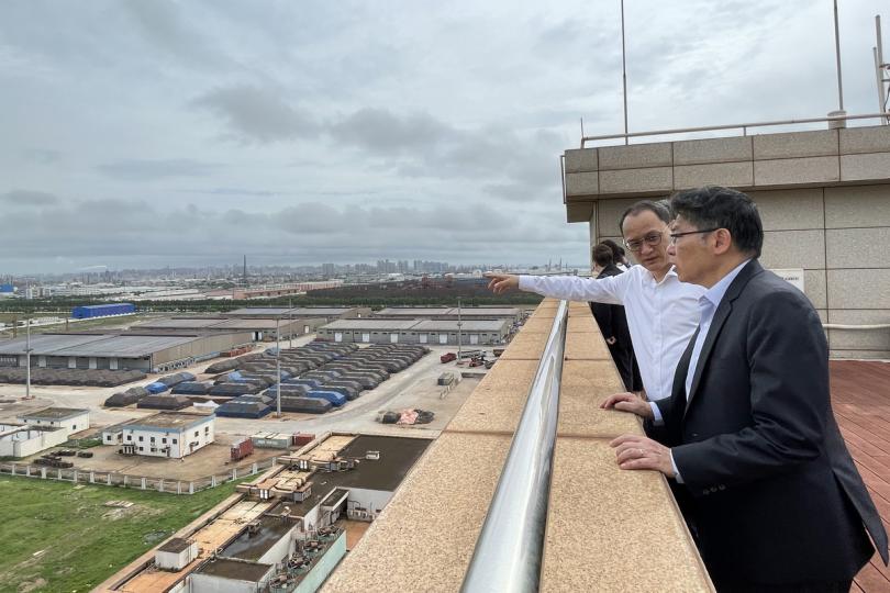 瞰視湛江: 林世雄(右)在湛江了解當地不同實業運作情況。 瞰視湛江: 林世雄(右)在湛江了解當地不同實業運作情況。