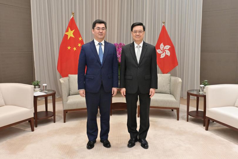港穗協作: 李家超(右)與孫志洋會面。 港穗協作: 李家超(右)與孫志洋會面。