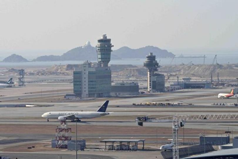 貨機爆胎 機管局按應變預案善後 貨機爆胎 機管局按應變預案善後