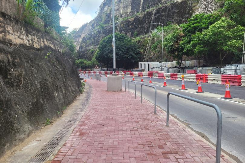 完成修復:  耀興道北面行人路路段連同相關行車線6月30日重開。