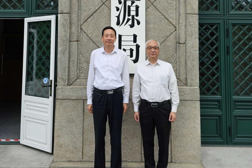 能源議題:  謝展寰（右）到訪國家能源局，與任京東會面。
