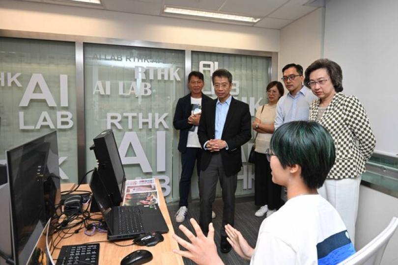 楊何蓓茵到訪香港電台 楊何蓓茵到訪香港電台