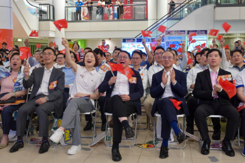 陳國基觀看奧運直播為國家隊打氣 陳國基觀看奧運直播為國家隊打氣