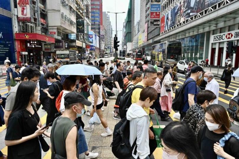 本港年中人口約750萬 本港年中人口約750萬