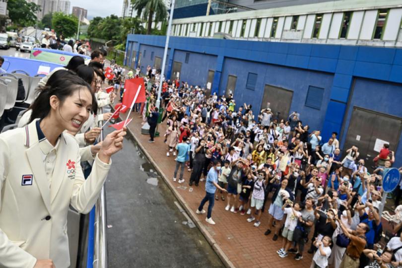 巴奧代表團巴士巡遊接受祝賀 巴奧代表團巴士巡遊接受祝賀