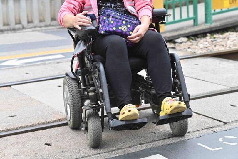 在職殘疾綜緩受助人獲每月津貼 在職殘疾綜緩受助人獲每月津貼
