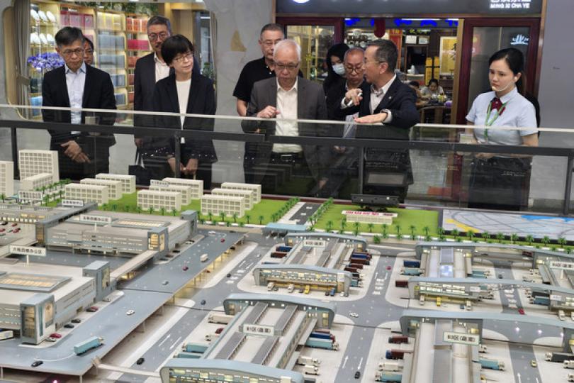 謝展寰訪深圳 謝展寰訪深圳