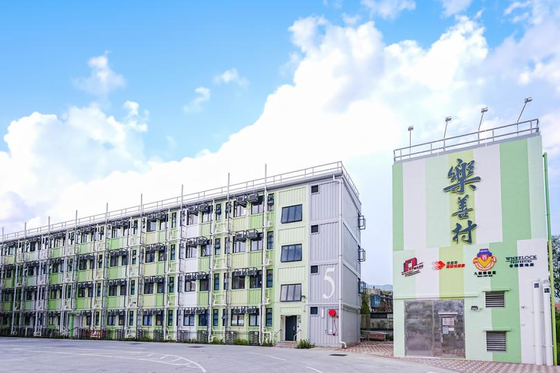 開放參觀: 到場參觀的市民可乘專車到大埔船灣黃魚灘樂善村,一睹其環境。 開放參觀: 到場參觀的市民可乘專車到大埔船灣黃魚灘樂善村,一睹其環境。