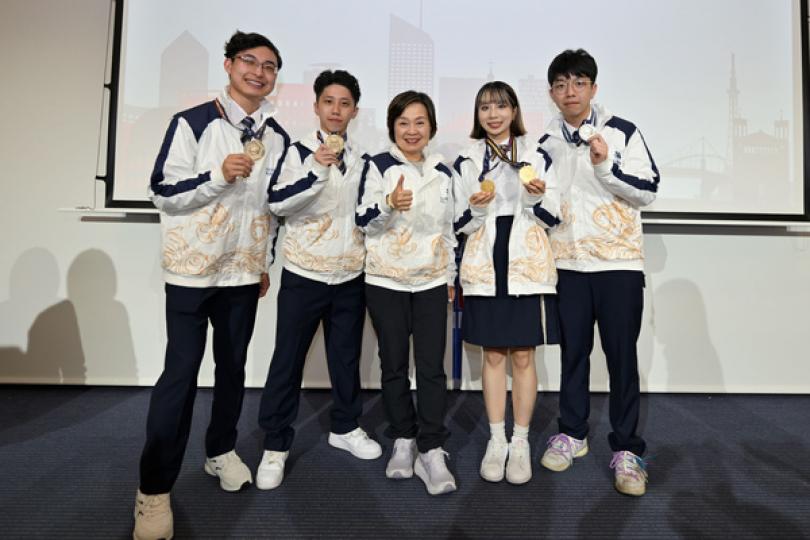 蔡若蓮里昂見證港隊揚威技能大賽 蔡若蓮里昂見證港隊揚威技能大賽