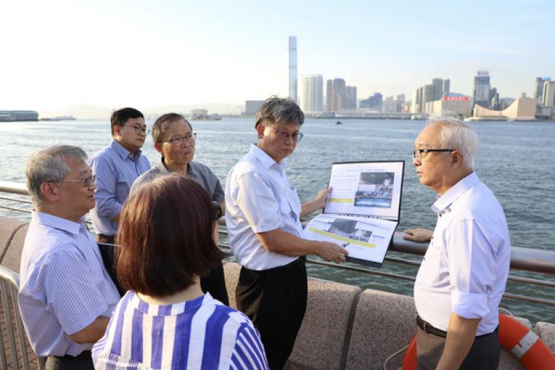 謝展寰視察改善維港沿岸氣味工作 謝展寰視察改善維港沿岸氣味工作