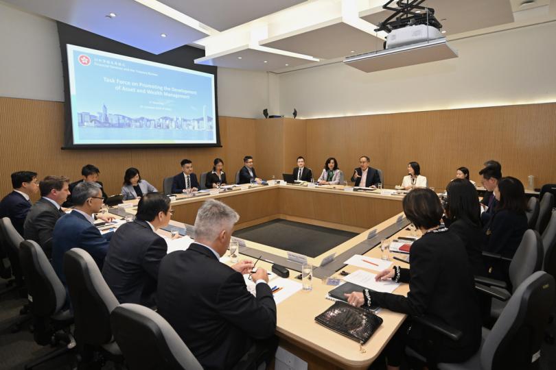 聚焦討論: 許正宇主持的推動資產及財富管理業發展專責小組10月25日成立,並舉行首次會議。 聚焦討論: 許正宇主持的推動資產及財富管理業發展專責小組10月25日成立,並舉行首次會議。