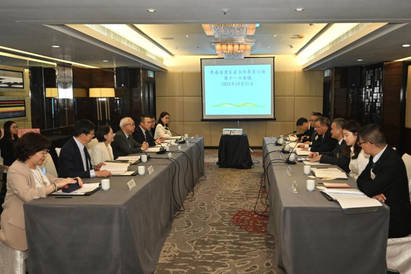 改善環境: 謝展寰(左四)和涂高坤(右四)共同主持粵港清潔生產合作專責小組第11次會議。 改善環境: 謝展寰(左四)和涂高坤(右四)共同主持粵港清潔生產合作專責小組第11次會議。