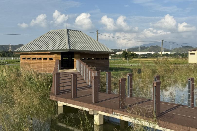 觀鳥屋:  塱原自然生態公園設訪客區，提供訪客設施和用作教育活動，面積共約五公頃。