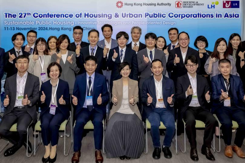 安居樂業: 何永賢(前排中)出席亞洲公共房屋機構研討會並與嘉賓合照。 安居樂業: 何永賢(前排中)出席亞洲公共房屋機構研討會並與嘉賓合照。