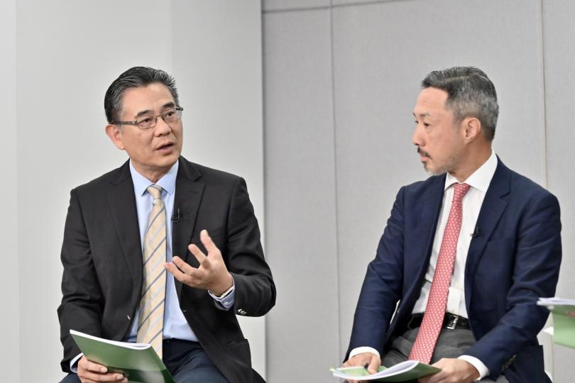 創新求變:  楊德斌（左）表示，香港要融入國家發展大局，必須打通與內地的人流、物流、資金流和信息流。