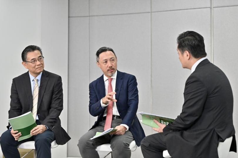 優勢明顯:  劉伯偉（中）認為，貿易結算數字化能提高效率，並減低外匯轉換帶來的風險。