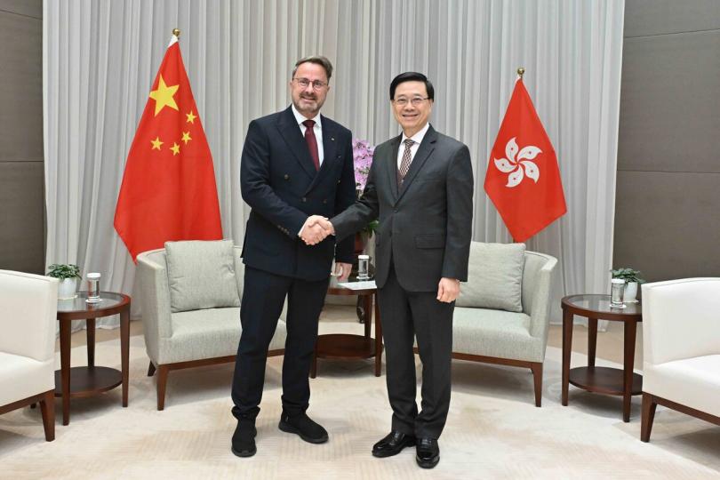 喜相逢: 李家超(右)與貝泰爾會面。 喜相逢: 李家超(右)與貝泰爾會面。